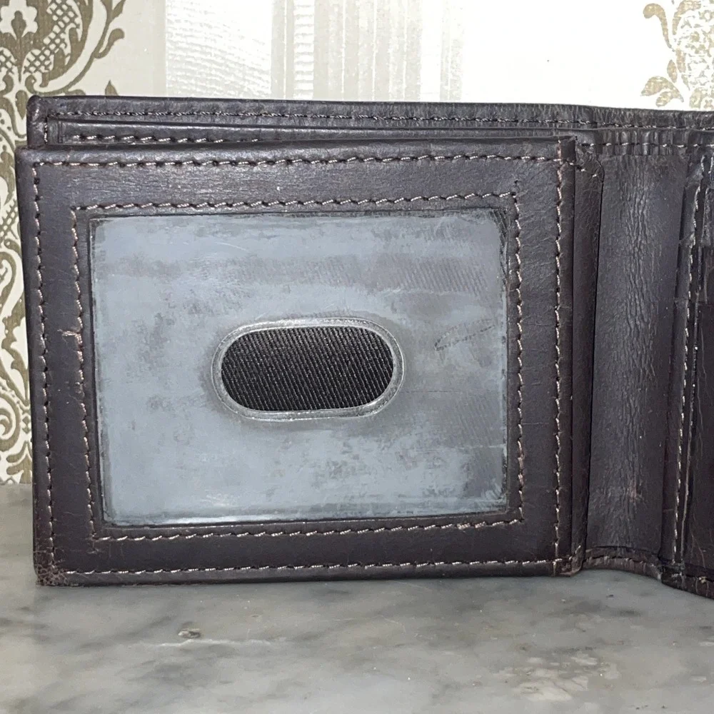 Dickies Men's Brown Genuine Leather Bifold Wallet